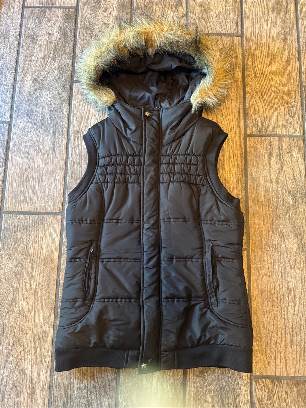 Burton black  Quilted dryride Hooded Puffer Vest with Faux-Fur Trim size M